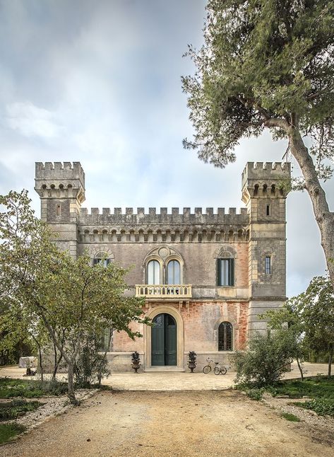 Luxury Castle, Italian Castle, Castle On The Hill, Italian Vacation, Castle Hotel, Vacation Inspiration, Italian Garden, Spanish House, Southern Italy