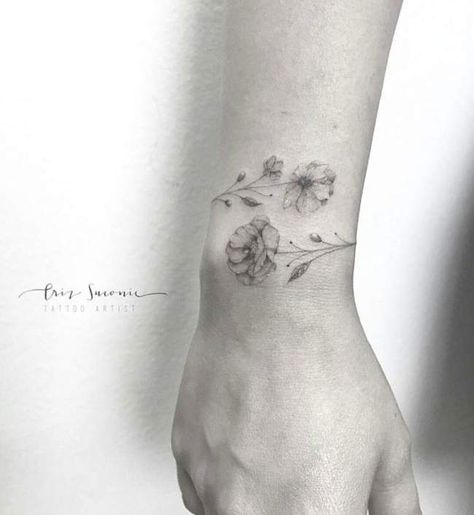 Wrap Around Wrist Tattoos, Arrow Tattoos For Women, Tattoo Band, Wrap Tattoo, Flower Wrist Tattoos, Poppies Tattoo, Tattoos For Women Flowers, Tattoos For Lovers, Simple Tattoo Designs