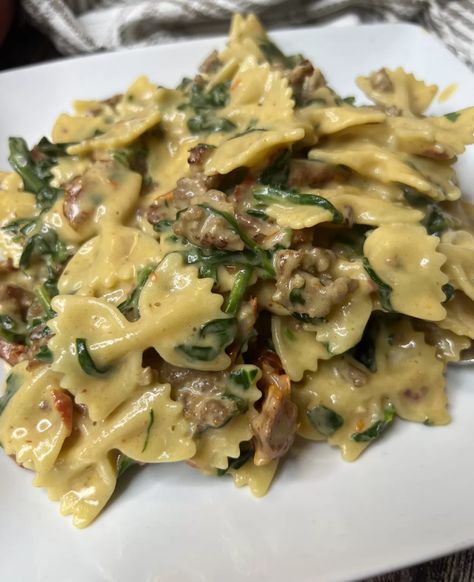 Creamy Bowtie Pasta, Pasta With Italian Sausage, Bow Tie Pasta Recipe, Sausage Spinach Pasta, Sundried Tomato Pasta, Beef Pasta Recipes, Bow Tie Pasta, Italian Sausage Pasta, Dinner Rotation