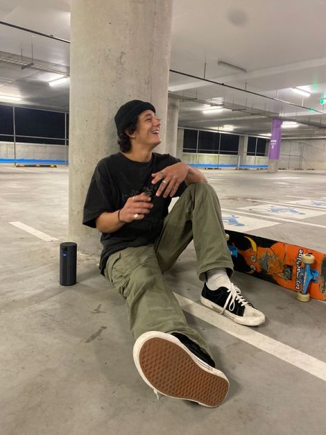 Chill Skater Outfits Men, Skater Guys Outfits, Mens Clothing Skater Style, Skater Wear Men, Guys Skater Outfits, Guy Skater Outfits, Men Style Skater, Guys Skater Style, Men’s Skater Outfits