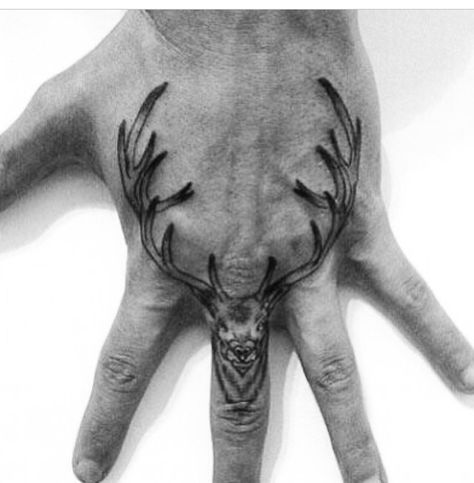 Ciervo para el tatuaje Deer Hand Tattoo, Celt Tattoo, Elk Tattoo, Moose Tattoo, Deer Skull Tattoos, Stag Tattoo, Torso Tattoos, Forearm Band Tattoos, Knuckle Tattoos