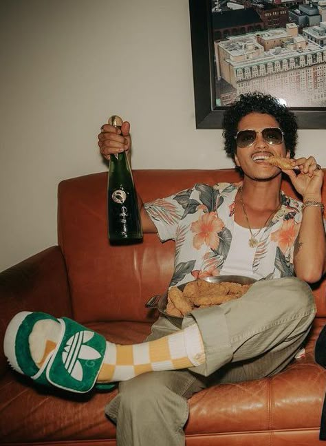 Bruno Mars Grammys, Bruno Mars Concert Outfit, Bruno Mars Aesthetic, Bruno Mars Style, Bruno Mars Silk Sonic, Bruno Mars Album, Mars Wallpaper, Bruno Mars Concert, To My Man