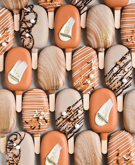 Thanksgiving Cake Popsicles, Fall Cakecicles Ideas, Fall Inspired Cake Pops, November Desserts Fall, Fall Cakecicles, Fall Wedding Cake Pops, Fall Cake Popsicles, Fall Cakesicles Ideas, Pumpkin Cakesicles