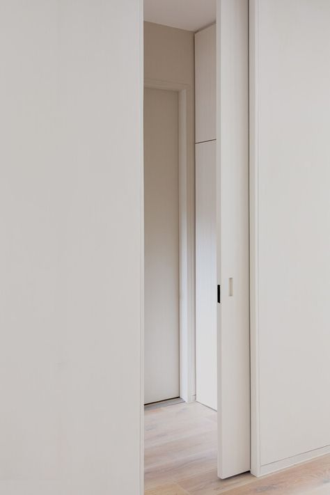 Gallery of NAN Residence / FOF Studio - 25 Rift Cut White Oak Interior Doors, Contemporary Interior Doors Oak, Solid Oak Pocket Door, White Interior Door, Interior Door Hardware, Oak Timber Flooring, Studio Floor Plans, Door Dividers, Warehouse Home