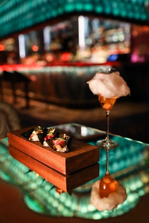 15 Romantic Things to Do for Couples in Las Vegas Romantic Restaurants In Las Vegas, Nobu Las Vegas, Brunch Vegas, Las Vegas Honeymoon, Best Hotels In Vegas, Vegas Honeymoon, Things To Do For Couples, Vegas Bars, Couples Things To Do