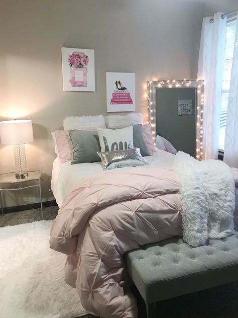 Room Inspo Pink And Grey, Black Gray And Pink Bedroom, Room Ideas Bedroom Pink And Grey, Room Ideas Aesthetic Grey And Pink, Room Decor Bedroom Pink And Grey, Cute Grey And Pink Bedrooms, Pink Wall Decor Bedroom, Pink And Grey Room Ideas, Pink And Grey Bedroom