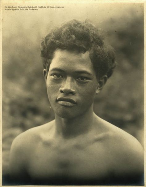 Keiki 1913 Islander Men, Reference Photos Men, Hawaiian Man, Polynesian Man, 2 People Reference, Hawaiian Character Design Male, Polynesian Photography, Pacific Islander Men, Pacific Islander Model