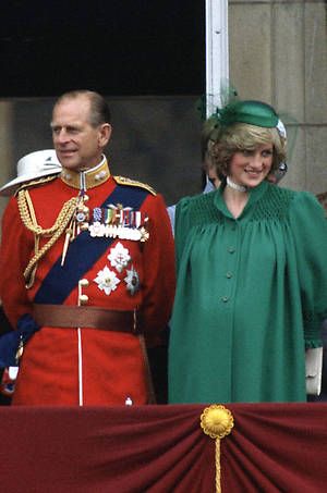 HELLO! Online takes a look back at the Princess of Wales's maternity style Diana Pregnant, Trooping Of The Colour, Trooping The Colour, Princess Diana Photos, Princess Diana Pictures, Princes Diana, Charles And Diana, Prince Phillip, Lady Diana Spencer