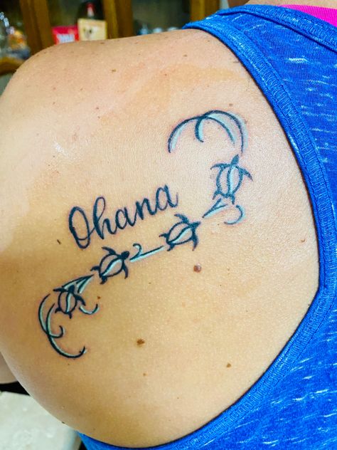 Ohana Turtle Tattoo Ideas, Family Turtle Tattoo Ideas, Peyton Tattoo, Kid Tattoos For Moms, Small Turtle Tattoo, Personal Tattoos, Hawaii Tattoo, Hawaiian Tattoos, Beach Tattoos