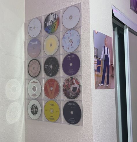 Twice Wall Decor, Kpop House Decor, Kpop Home Decor, Kpop Cds On Wall, Twice Room Decor Kpop, Cd Decoration Ideas Wall Decor, Cd On Wall, Kpop Cd Display, Cds On Wall Ideas