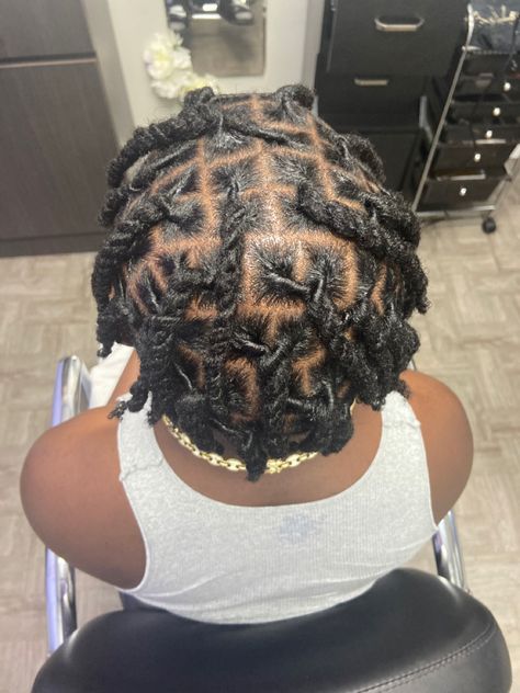 Black men hairstyles two strand twist/ rope twist @xiedoesmyhair on instagram Rope Twist Men Short Hair, Rope Twist Locs Styles Men, Rope Twist Braids Men, 3 Strand Twist Dreads, 3 Strand Twist Men, Two Strand Twist Men No Middle Part, Triangle Two Strand Twist Men, Men Two Strand Twist, Thick Two Strand Twist For Men