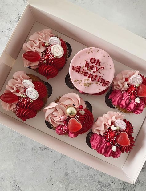 Valentines Day Deserts, Valentines Cupcakes Decoration, Valentines Cakes And Cupcakes, Desserts To Impress, Valentines Recipes Desserts, Romantic Desserts, Valentine Day Cupcakes, Cupcake Gift, Cupcake Cake Designs