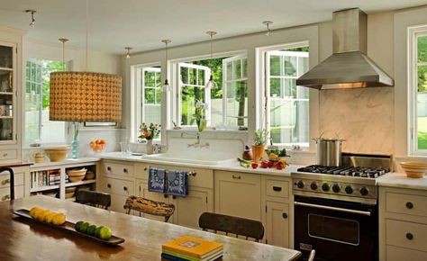 Antique cape style house gets charming makeover in New England Tuscan Kitchens, Kitchens Traditional, Small House Remodel, Cape Style Homes, Kitchens Modern, Men Bedroom, Bedroom Products, Traditional Kitchens, Music Studios