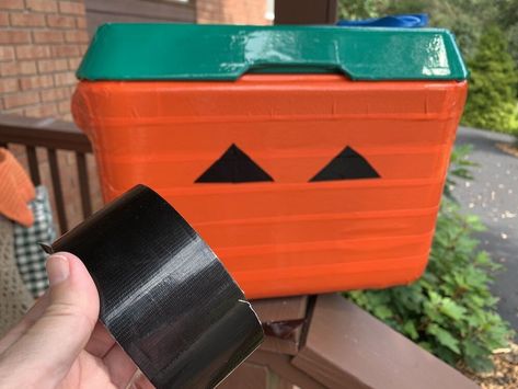 Reuse an old cooler for quick halloween decorations outside front door. Upcycled cooler idea for halloween. Halloween Cooler Ideas, Cheap Easy Halloween Decorations, Secretary Desk Makeover, Candy Buckets, Decoupage Pumpkins, Cheap Halloween Decorations, Candy Bucket, Vintage Bucket, Cheap Halloween