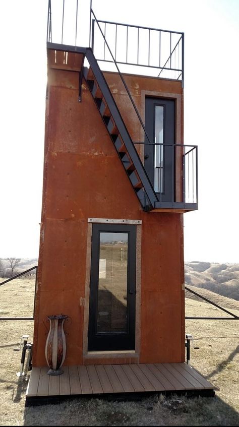 Tiny Tall House, Vertical Tiny House, Tall Tiny House, Three Story Tiny House, Compact House Design, Tiny House Architecture, Concrete Tiny House, Tiny Home Designs, Tiny Home Ideas