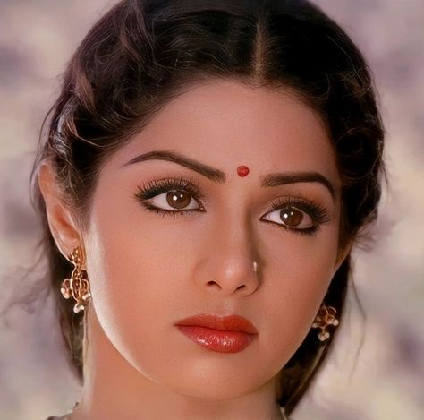 Sridevi Makeup, Sridevi Old Pictures, Sri Devi, Femininity Tips, Desi Vibes, Ugc Content, All Actress, Walking Shoes Women, South Asian