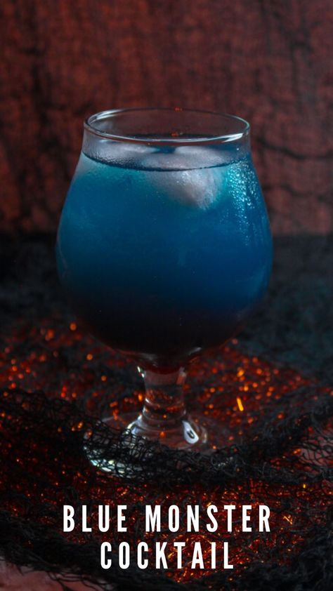 Monsters Inc Food, Blue Alcoholic Drinks, Blue Party Foods, Sully From Monsters Inc, Harry Potter Cocktails, Blue Drink, Purple Drinks, Halloween Food Appetizers, Vegetable Tray