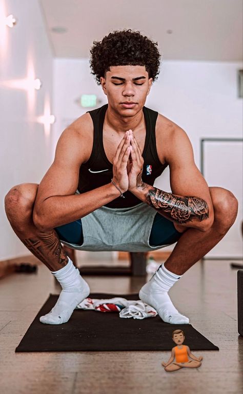 Killian Hayes Tattoo, Killian Hayes, Basketball Boyfriend, Afro Hairstyles Men, Men Haircut Curly Hair, Basketball Photos, Nba Fashion, Kobe Bryant Pictures, Leg Tattoo Men