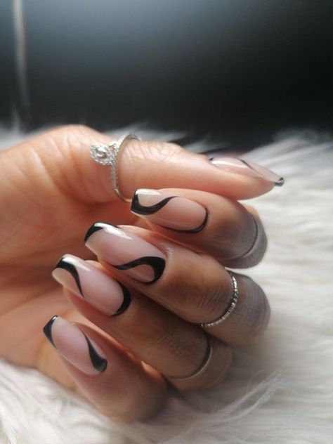 Abstract Black manucure ✨ Black Prom Nails, Short Classy Nails, Ongles Beiges, Old Money Nails, Nails Abstract, Black French Nails, Money Nails, Shiny Nails Designs, Abstract Nail