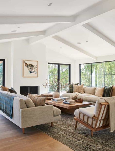 This light-filled dream house is the epitome of California cool style Modern Window Trim, Living Modern, Amber Interiors, Design Del Prodotto, Family Room Design, Decoration Inspiration, Living Room Inspo, A Living Room, Living Room Inspiration