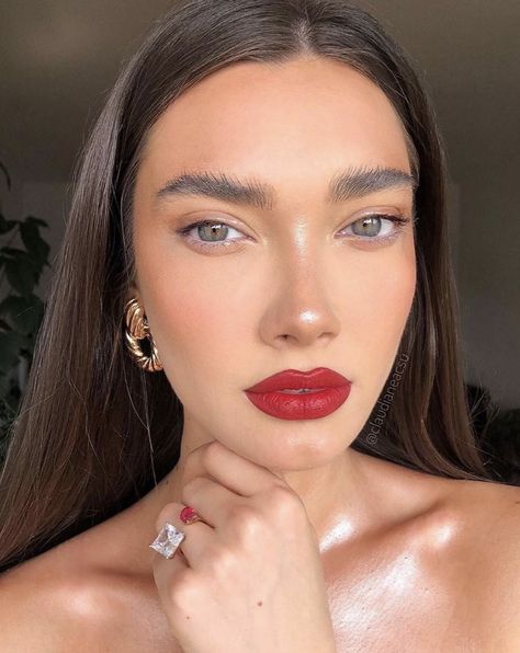 Lip Makeup Looks, Maquillaje Glowy, Bridal Makeup Red Lips, Retro Makeup Looks, Red Lipstick Makeup Looks, Vintage Makeup Looks, Red Lips Makeup Look, Makeup Clean, Red Lipstick Makeup