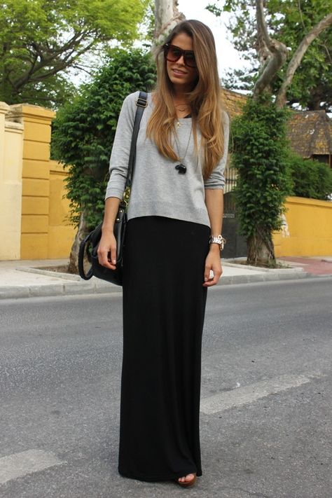 just throw a sweater over that maxi! Cute Maxi Skirts, Long Black Skirt, Chique Outfit, Maxi Outfits, Wear To Work Dress, Maxi Skirt Outfits, Rock Outfit, Maxi Skirt Dress, Maxi Shirts