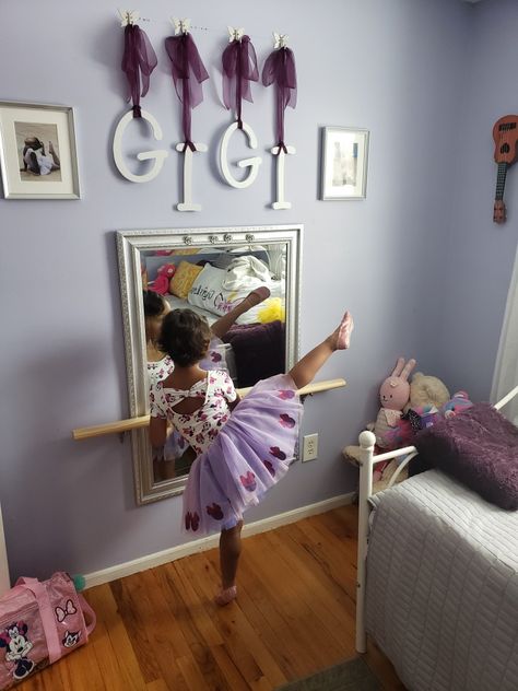 I designed a ballet wall for my daughter's bedroom with a barre and mirror for her to practice Diy Ballet Barre, Ballet Bedroom, Ballet Bar, Barre Ballet, Ballet Barre, Wall Bar, New Room, Girls Bedroom, Ballet