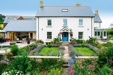 A period farmhouse with severe structural issues, renovated into a light and spacious family home Irish Farmhouse Exterior, 1940s House, Irish Farmhouse, House Designs Ireland, Century Farmhouse, Farmhouse Renovation, Modern Farmhouse Exterior, Countryside House, Georgian Homes