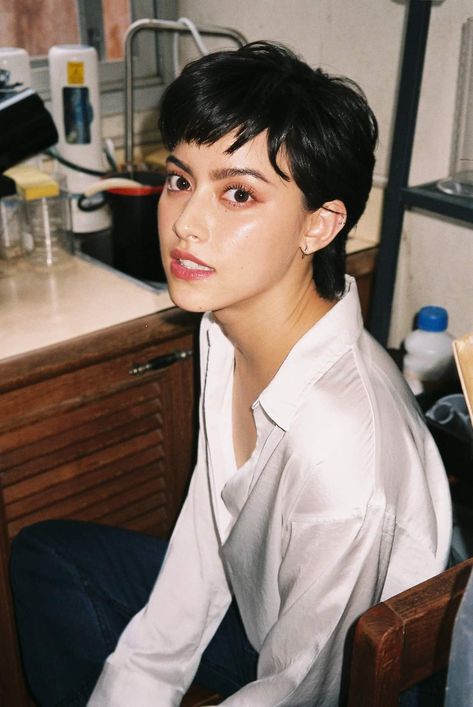 Pixie 2022, Asian Pixie Cut, Asian Pixie, Chanya Mcclory, Blonde Asian, Asian Short Hair, Hair Inspiration Short, Curly Pixie, Super Short Hair