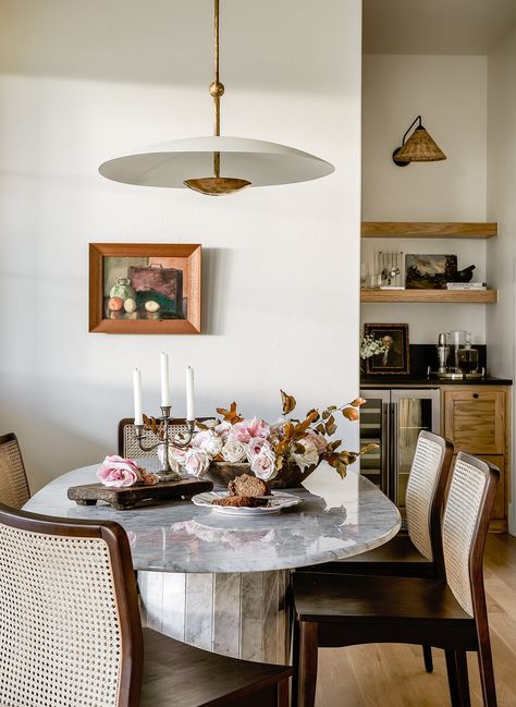 Marble Pedestal Dining Table, Modern Farmhouse Dining Room, Modern Farmhouse Dining, Country Dining Rooms, Modern Vintage Decor, Marble Dining, Oval Table Dining, Pedestal Dining Table, Dining Room Inspiration