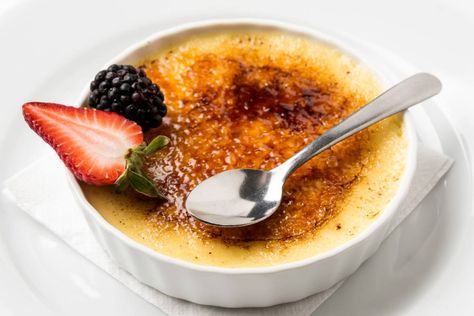 Spanish Crema Catalana Recipe Creme Brulee Recept, Creme Brulee Recipe Easy, Three Ingredient Recipes, Baked Custard, Creme Brulee Recipe, Brulee Recipe, Custard Desserts, Creme Brûlée, Slow Cooker Desserts