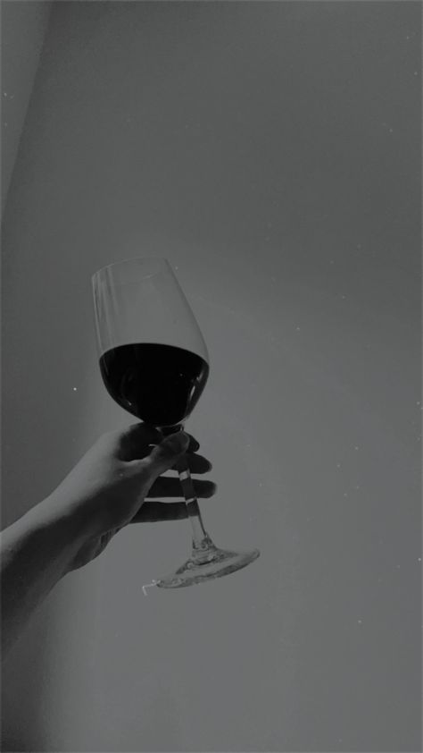 Wine Glass Shadow Aesthetic, Black Wine Aesthetic, Wine Glass Aesthetic Dark, Drink Wine Aesthetic, Wine Wallpaper Aesthetic, Aesthetic Wine Pictures, Wine Aesthetic Dark, Glass Of Wine Aesthetic, Black Glasses Aesthetic