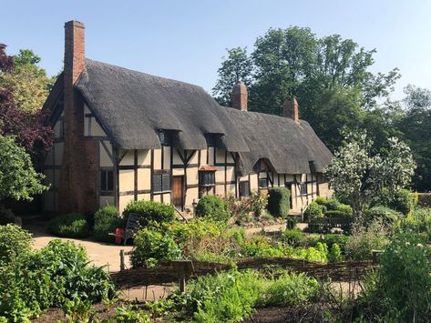 Anne Hathaway's Cottage & Gardens (Stratford-upon-Avon) - 2019 All You Need to Know Before You Go (with Photos) - Stratford-upon-Avon, England | TripAdvisor Stratford Upon Avon, English Village, Cottage Gardens, Milton Keynes, Anne Hathaway, Wonderful Places, Cottage Garden, Trip Advisor, Beautiful Places