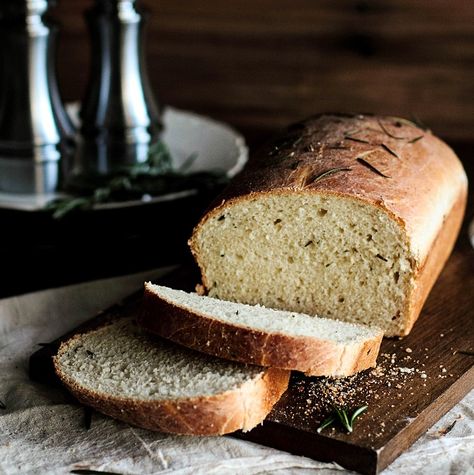 Rosemary Sandwich Bread - Home - Pastry Affair Sandwich Bread Recipe, Rosemary Bread, Chocolate Scones, Savory Breads, Sandwich Bread Recipes, Bread Sweet, Savory Bread, Beer Bread, Yeast Breads