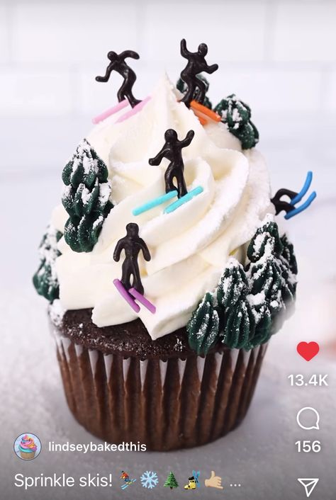 Winter Cupcakes, Pastel Cupcakes, Ski Slope, Pretty Dessert, Cupcake Designs, Pretty Birthday Cakes, Cute Birthday Cakes, Candy Melts, Cake Decorating Techniques