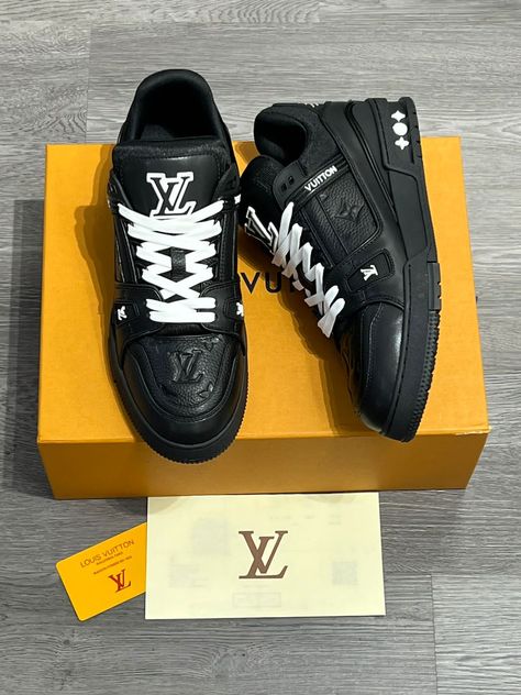 Lv Shoes Outfit, Dior 22, Zapatillas Louis Vuitton, Nike Slippers, Louis Vuitton Shoes Sneakers, Gents Shoes, Lv Sneakers, White Louis Vuitton, Nike Shoes Girls