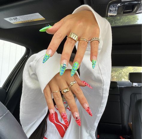 Mismatched Aesthetic, Mismatched Nail Art, Crocodile Nails, Mismatched Nails, Summer Nails Ideas, Bad Nails, Nails Art Ideas, Aesthetic Korean, Minimal Nails