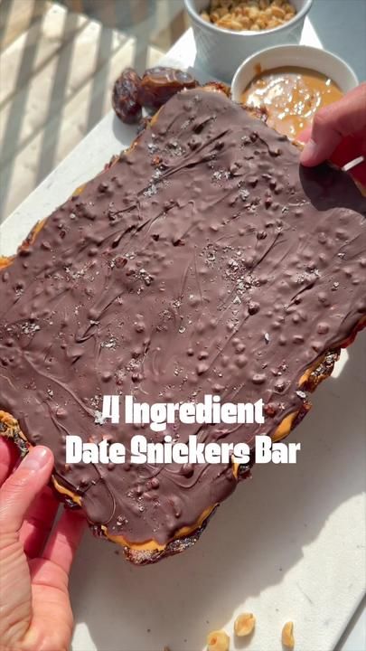 Date Snickers, Fav Dessert, Makanan Rendah Kalori, Flakey Salt, Snickers Bar, Sweet Snacks Recipes, Healthy Sweets Recipes, Bake Sale, Delicious Vegan Recipes