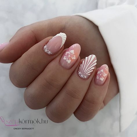 Beach Ocean Nails, Christmas Cruise Nails, Simple Tropical Nails, Bahama Nail Ideas, Hawaiin Nails Ideas, Australian Nails, Ocean Nails Sea, Star Fish Nails, Hawaii Inspired Nails