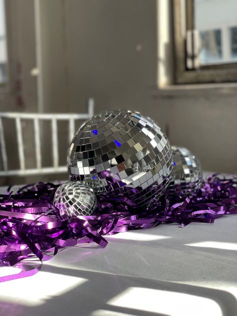 Disco Birthday Centerpieces, Purple Disco Birthday Party, Mini Disco Ball Centerpiece, Euphoria Disco, Y2k Event, Disco Party Table Decorations, Disco Glam Party Decorations, Purple Disco Party, 70s Disco Party Decorations Table Centerpieces