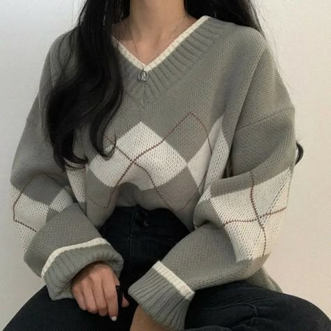 Oversize sweater korean style Pullover Outfit, Argyle Sweater, Sweaters Online, School Fashion, Mode Inspiration, Korean Outfits, Casual Style Outfits, Look Cool, Style Outfits