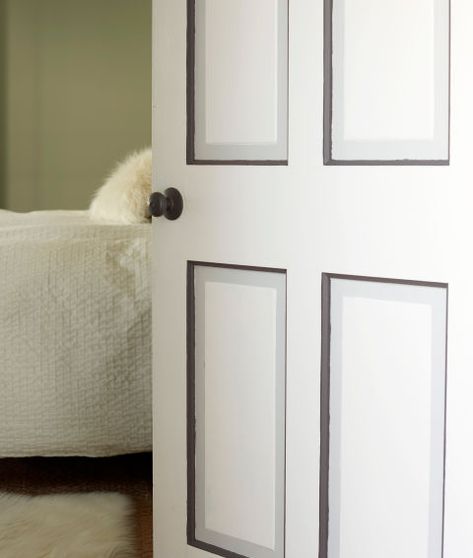 faux painted paneled door via Redbook Mag Statement Door, Interior Color Schemes, Gray Paint, Interior Painting, Interior Paint Colors, Functional Decor, Bedroom Paint, Easy Home Decor, Straight Lines