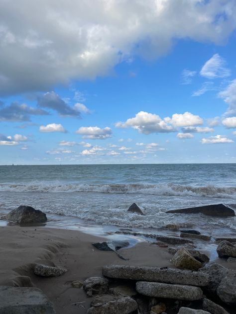 beach aesthetic, lake michigan, chicago, nature aesthetic, us beaches, lake beaches, illinois, midwest Michigan Road Trip Aesthetic, Up North Michigan Aesthetic, Lake Michigan Aesthetic, Illinois Aesthetic, Michigan Aesthetic, Lake Forest Illinois, Aesthetic Lake, Ski Aesthetic, Michigan Summer