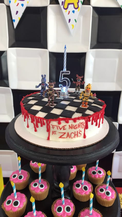 Homemade fnaf cake and cupcakes 5 Nights Of Freddy Birthday Cake, Fnaf Cupcakes Birthday, Fnaf Cupcake Cake, Fnaf Birthday Cake Ideas, Freddy Fazbear Cake, Fnaf Birthday Cake, Fnaf Birthday Party Ideas, Fnaf Food, Five Nights At Freddy's Cake