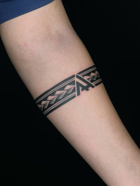 Belt Tattoo For Men, Men Arm Tattoo Ideas Unique, Armband Tattoo Design Men, Arm Band Tattoos For Men, Belt Tattoo, Armband Tattoo Meaning, Tato Lengan Bawah, Bracelet Tattoo For Man, Wrist Band Tattoo