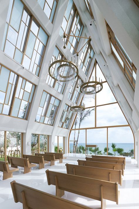 Modern Japanese chapel by the beach is all windows - Curbedclockmenumore-arrownoyes : Like an A-frame on steroids, with windows all around to bring in ocean views Chapel By The Sea, Ecumenical Chapel, Modern Chapel, Glass Chapel, Modern Church, Sacred Architecture, Religious Architecture, The Oasis, Wedding Chapel