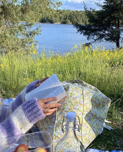 𝑨⁷ on Twitter: "my happy place… " Josefine Vogt, Scandinavian Summer, Spring Mood, Spring Aesthetic, Spring Vibes, Summer Feeling, Spring Has Sprung, Summer Dream, The Grass