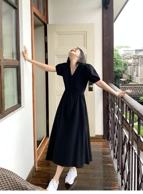 Cute Modest Outfits Aesthetic, Spring Aesthetic Yellow, Elegant Outfits For Women Classy, Classy Black Dress Aesthetic, Dress Korean Style Simple, Black Outfit Korean, Work Outfit Dress, Korean Dress Casual, Black Dress Spring