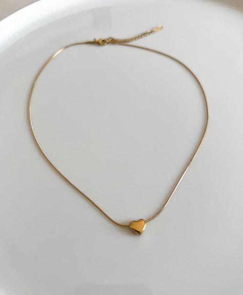 Cute Tiny Heart Necklace, Minimalist Heart Necklace, Gold Heart Jewelry, Gold Love Necklace, Perfect Gift by PelloJewel on Etsy Gold Heart Jewelry, Tiny Heart Necklace, Heart Necklace Gold, Schmuck Gold, Golden Chain, Stylish Necklace, Necklace Minimalist, Tiny Heart, Name Necklaces