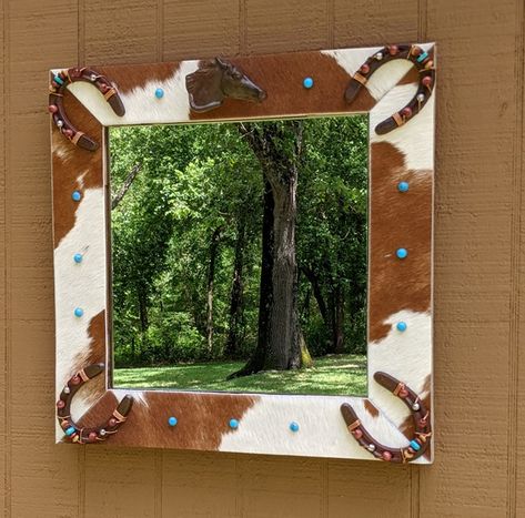 Diy Western Furniture, Western Mirrors, Diy Mirror Frame Ideas, Mirror Frame Ideas, Western Mirror, Diy Mirror Frame, Funky Mirrors, Cowhide Decor, Diy Western